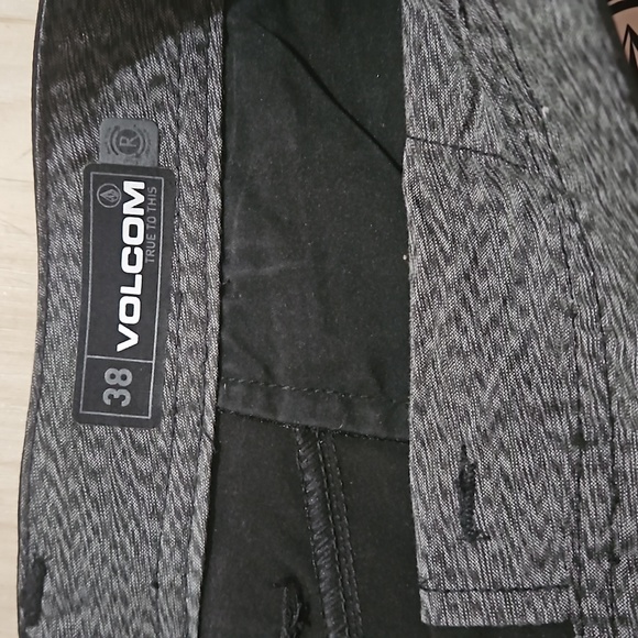 NWT Men's Volcom Surf and Turf Board Shorts aka "Frickn SNT STATIC 2" sz 38x20 - Picture 8 of 8